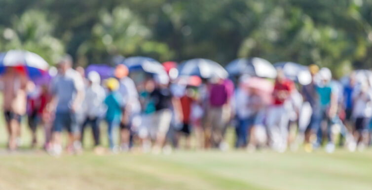 Blurred photo of group audience moving in golf tournamet.